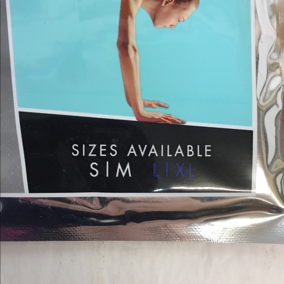 Blue Star Blue/Black Floral Capri Leggings Women’s - Picture 12 of 12